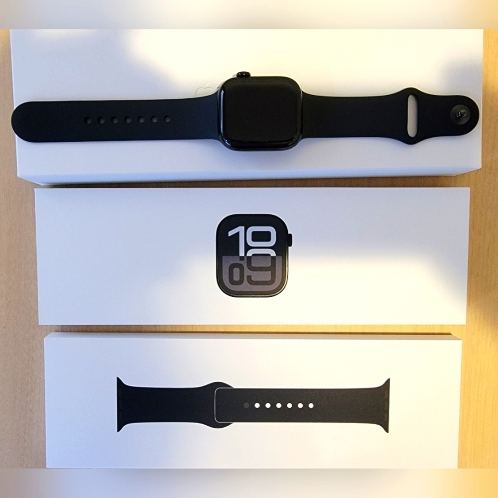 Apple Watch Series 10 [GPS 42mm Case] Black Aluminum Case.